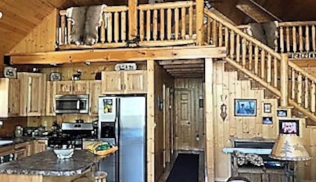 Large, modern cabin in enjoyable Crivitz, WI. Sleeps up to 14.