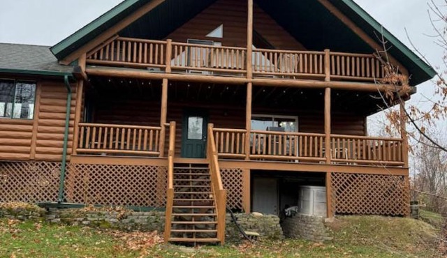 Large Pet-Friendly Family Cabins