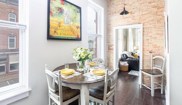 ⭐️⭐️Living Large Downtown Constantine: Luxury Apartment Sleeps 4, Best Value⭐️⭐️
