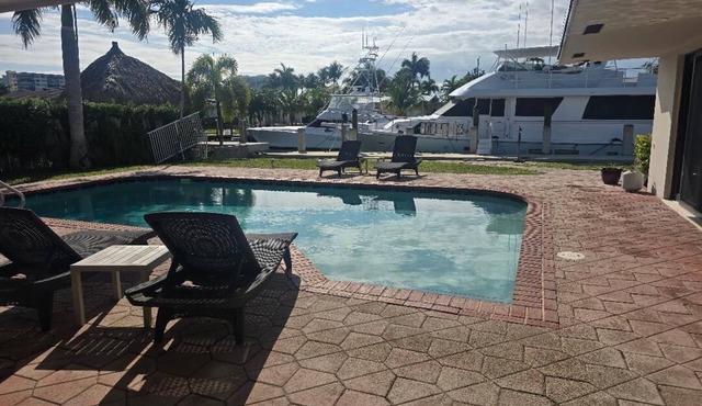 LOCATION! Waterfront house on the canal w/POOL walk to BEACH in Pompano Beach