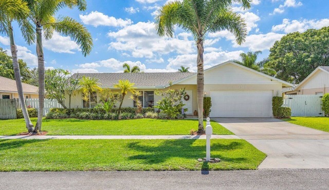 Looking for a peaceful getaway? This Wellington "Casita" Home Awaits You!