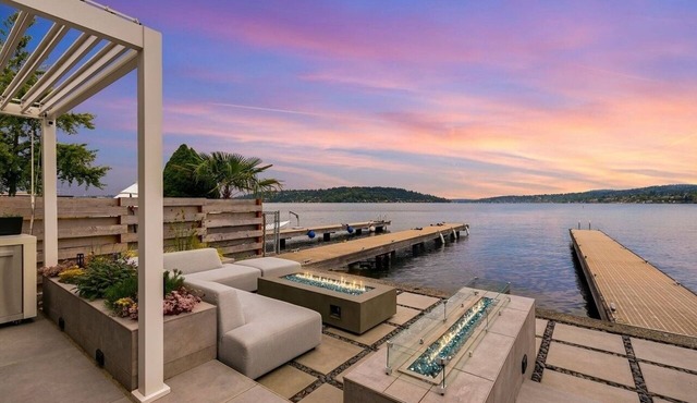 Luxe Waterfront Estate Annex Hot Tub FIFA Ready
