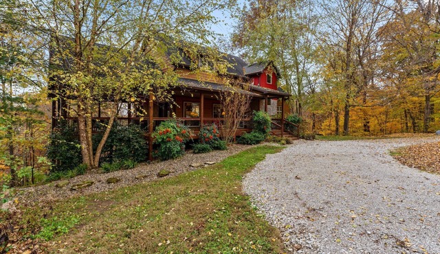 Luxurious Lakefront Home - 4 acres - near Mammoth Cave NP - 1 GB Fiber WiFi
