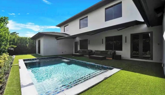 Luxurious Miami Home with/5-bedroom house and Pool