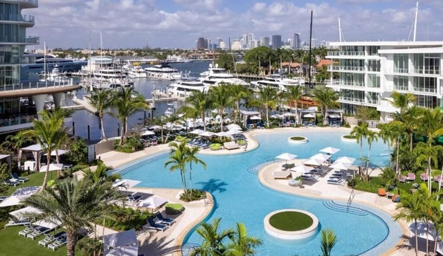 Luxurious Waterfront Room w/Spacious Balcony + Marina View