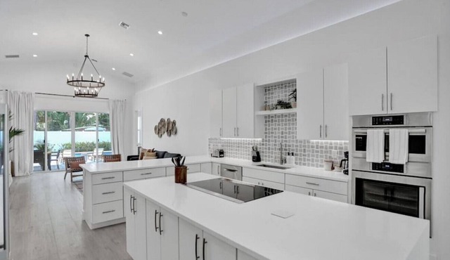 Luxury 7BD Oasis w/ Pool 3min to Las Olas & Beach
