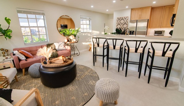 Luxury Boho Cottage Fully Fenced In Near Beach, Zoo & Shopping