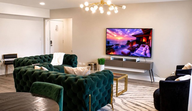 Luxury Buckhead Retreat Near Phipps Plaza and Lenox