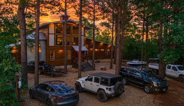 Luxury Cabin Sleeps 22 | Hot Tub | 2 Game Rooms | Near Broken Bow Lake