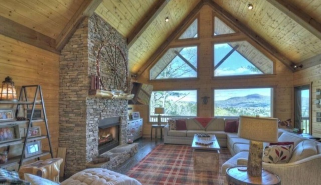Luxury Mountain Cabin with Stunning Panoramic Views
