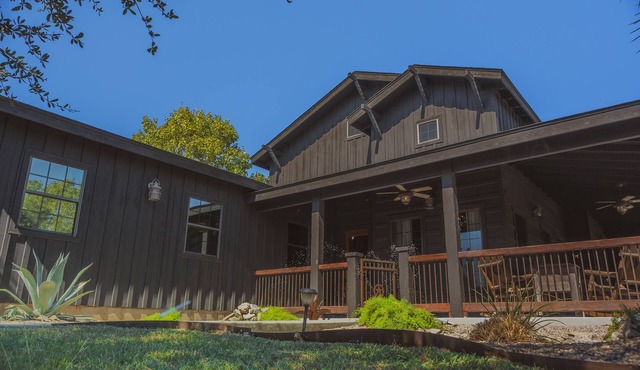 Luxury Ranch Cabin Escape Hot Tub, Pool & Fire Pit