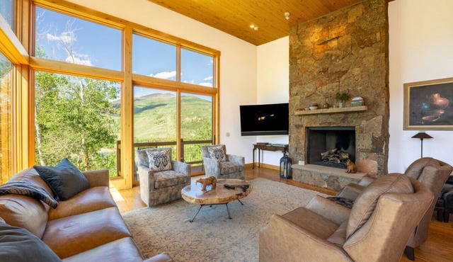 Luxury Retreat | Pool Table + Firepit | Mountain Views