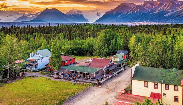 McCarthy Lodge Resort