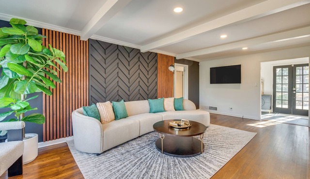 Mid-Century Buckhead Home, 6 Mi to Mercedes-Benz!