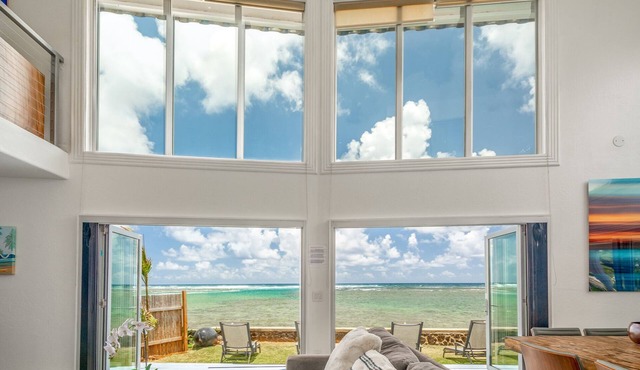 Modern, Beachfront 4 Bdrm - Eastside Retreat with A/C