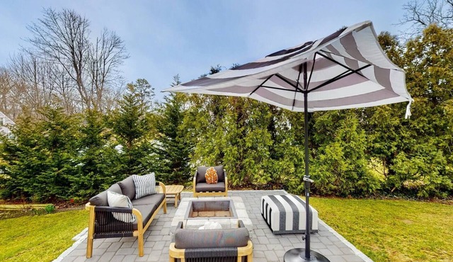 Modern Cape Home in Hyannis walking distance to the beach & town!