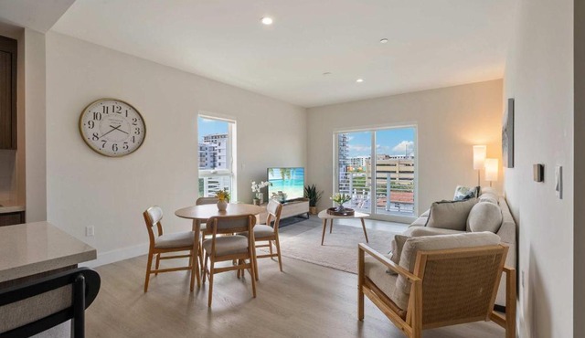 Modern Cozy 2 bedroom FREE Parking & High Speed Wifi