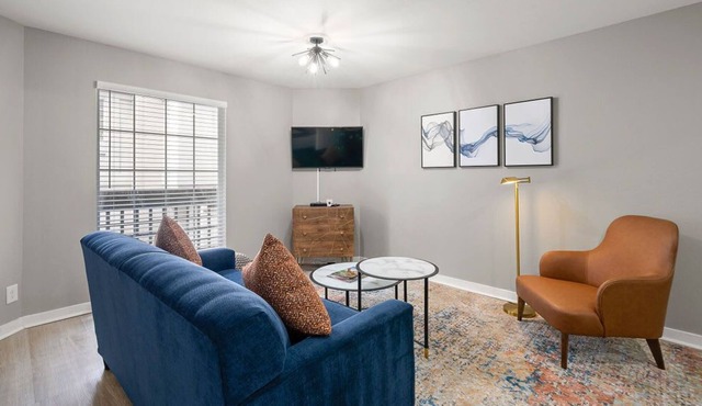 Modern & Cozy Centrally located Condo