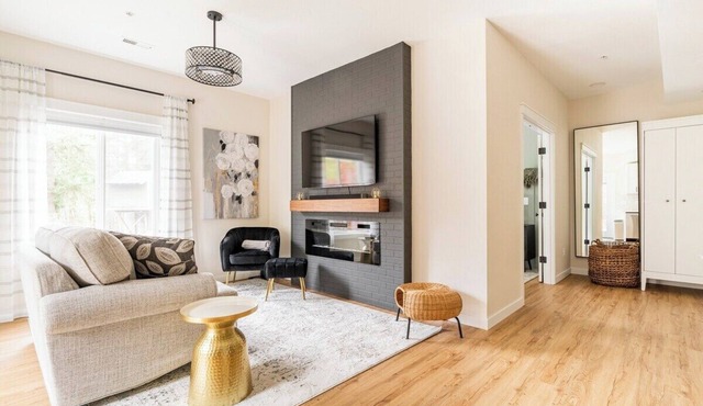 Modern Maple Valley Apartment with Hot Tub, Laundry, Kitchen. Great for visiting family and friends