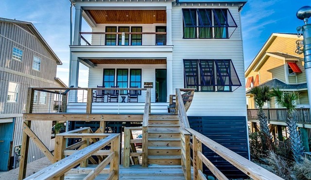 Modern Oceanfront Beach House in Pawleys Island, South Carolina