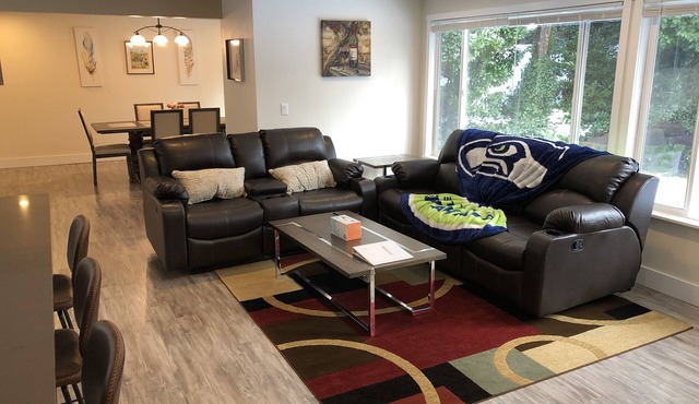 Modern & Remodeled 3bd/2ba duplex unit in Bothell - walk to UW Bothell, Downtown