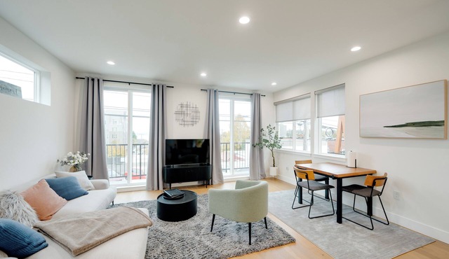 Modern West Seattle Home with View, 3bed, 2.5bath, AC, 2Parking, EV charging