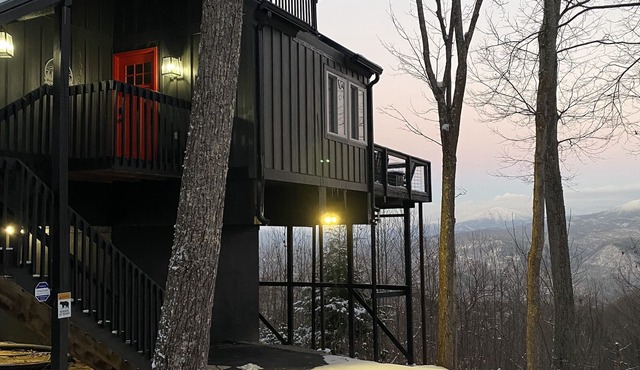 MoonDancer Chalet - Surreal views of Mt. LeConte/Downtown Gatlinburg 2BR/2BA