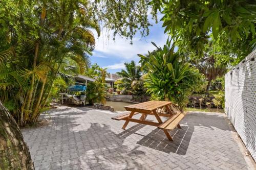 Moorea Mahana house with Private Canal to Lagoon