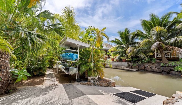 Moorea Mahana House With Private Canal to Lagoon