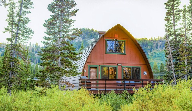 Moose Manse by Cottonwood Lodging