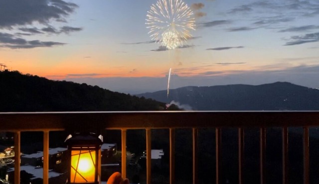 Mountain Memories at Sugar Top! 8th floor facing the slopes with amazing sunsets