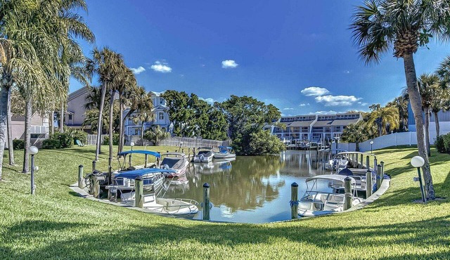 Near Siesta Beach, Heated Pool w/BBQ, Parking, Dog Friendly, Boat Dock