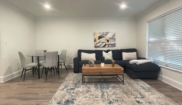 NEW 2-bedroom unit lovely Fort Lauderdale w/AC, WiFi & AMAZING PRIVATE PATIO
