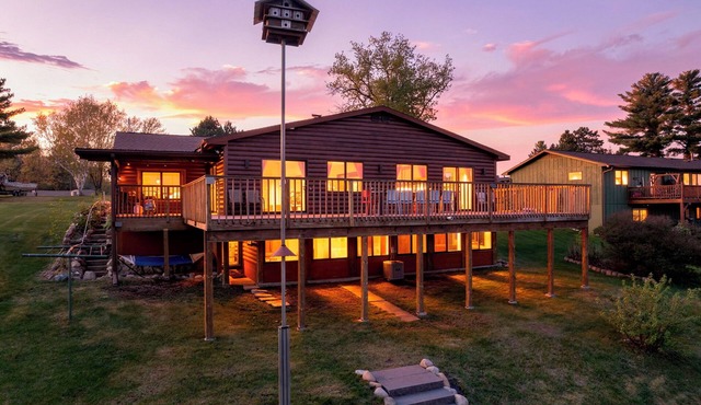 NEW Brainerd Lakefront listing: 5BR+3Bath+Dock+Kayaks+Games+Lake, River Fishing