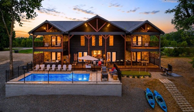 New! Heated Pool, Riverfront, Kayaks, Pool Table