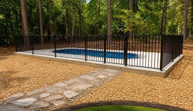 New Pool ! Pickleball & Basket Ball - Putt Putt - Hot tub - Pet Friendly - EV