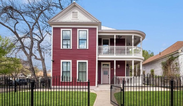 NEW! The Pearl Manor | Sleeps 8