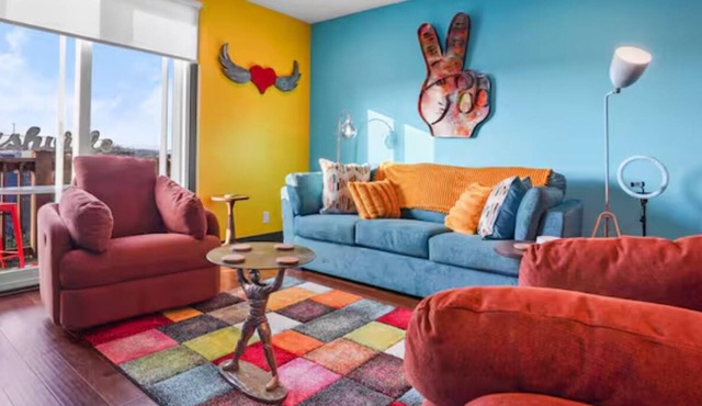 Notes At Music City, Picturesque Views, Centrally Located