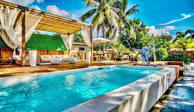 Oasis with Insane Outdoor Area Near Wilton Manors