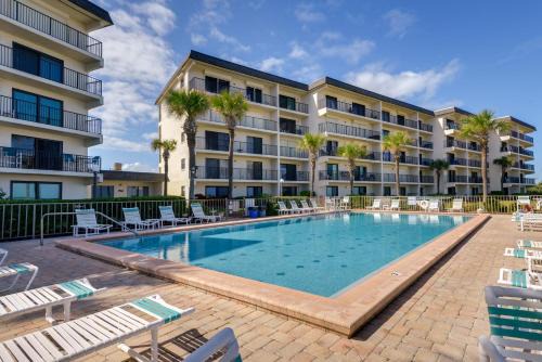 Oceanfront Ormond Beach Condo: Community Perks! in Ormond Beach