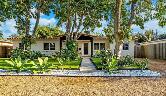 Olas Oasis - Chic Luxe House + Pool for 10