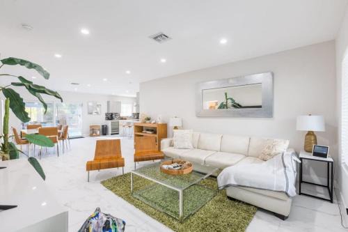 Olas Villa by Rove Travel - Home with Heated Pool