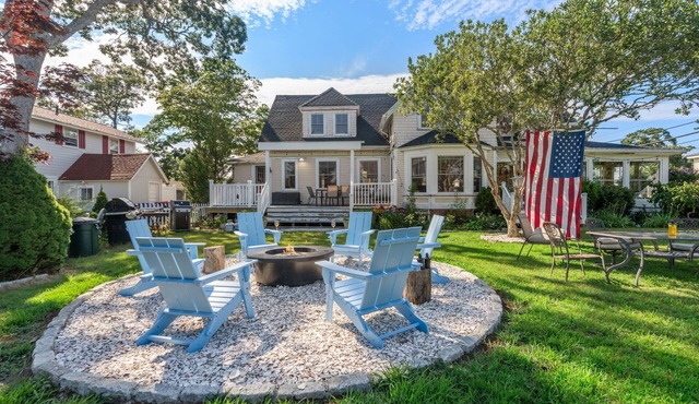 Onset Oasis 2 min walk to beach, Sleeps 14, HUGE yard w/lawn games & 2 grills!