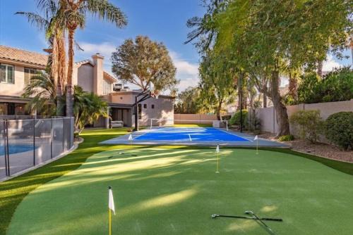 Palm Tree ParadiseSportcourtPutting GreenTetherballGame RoomHeated PoolSpa