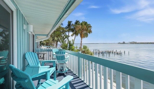 Panoramic bay views! 3-minute walk to beach!