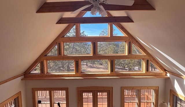 Peace & Quiet Mountain Escape Close to Denver and world-class Ski Resorts!