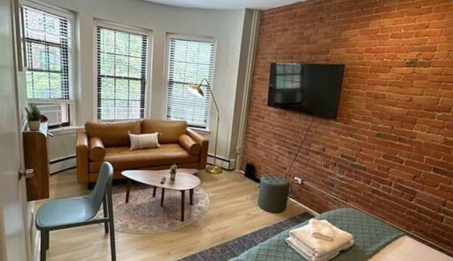Peaceful Back Bay Studio