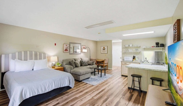 Peaceful Studio, Sleeps 2, Gym, Near Douglas Lake