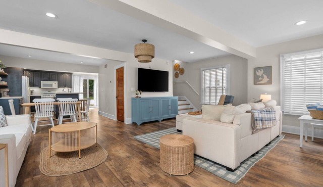 Peach Beach Retreat: 5BR Irish Hills Getaway, 2 Docks, Devils & Round Lake
