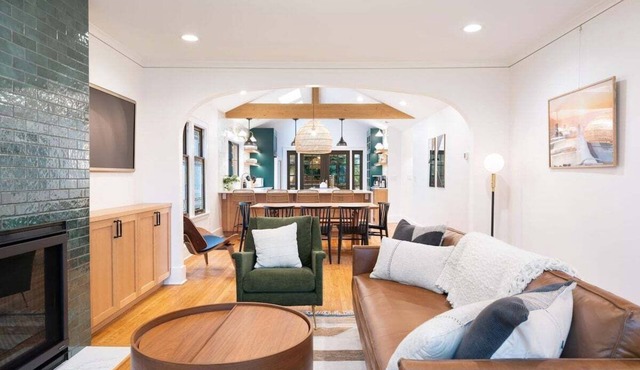 Perch - Emerald Cottage: Your Luxurious Seattle Retreat
